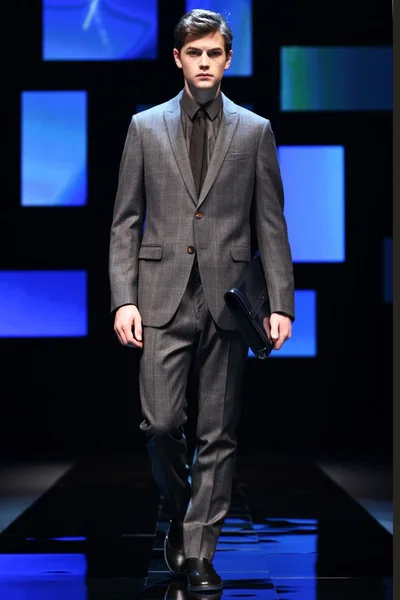 Look 9